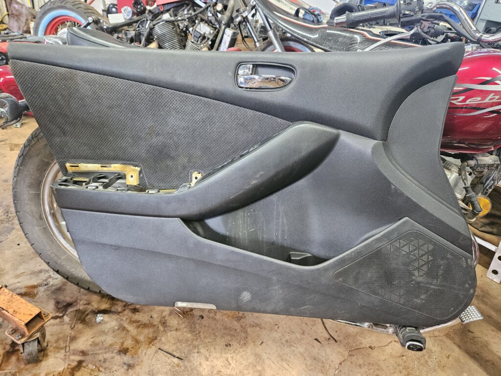 2007 Nissan Altima Driver Side Door Panel OEM: 809A1-JA00A