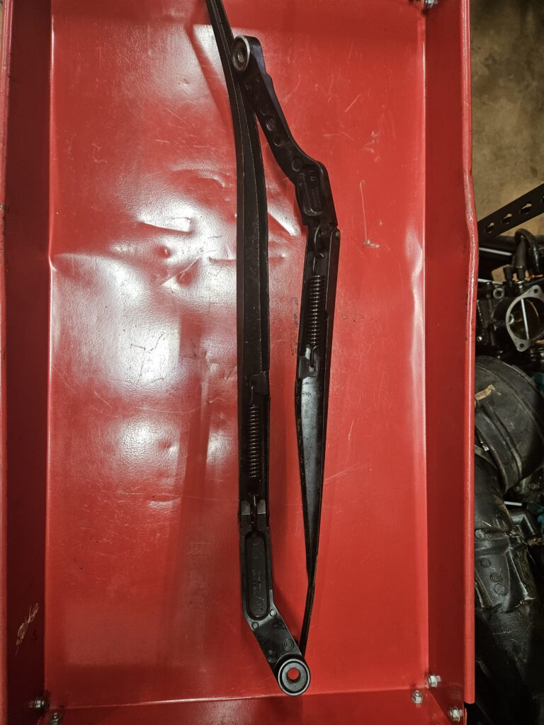 2007 Nissan Altima SE 3.5 Wiper Arms OEM: 28881-JB50A, 28881-JB50B