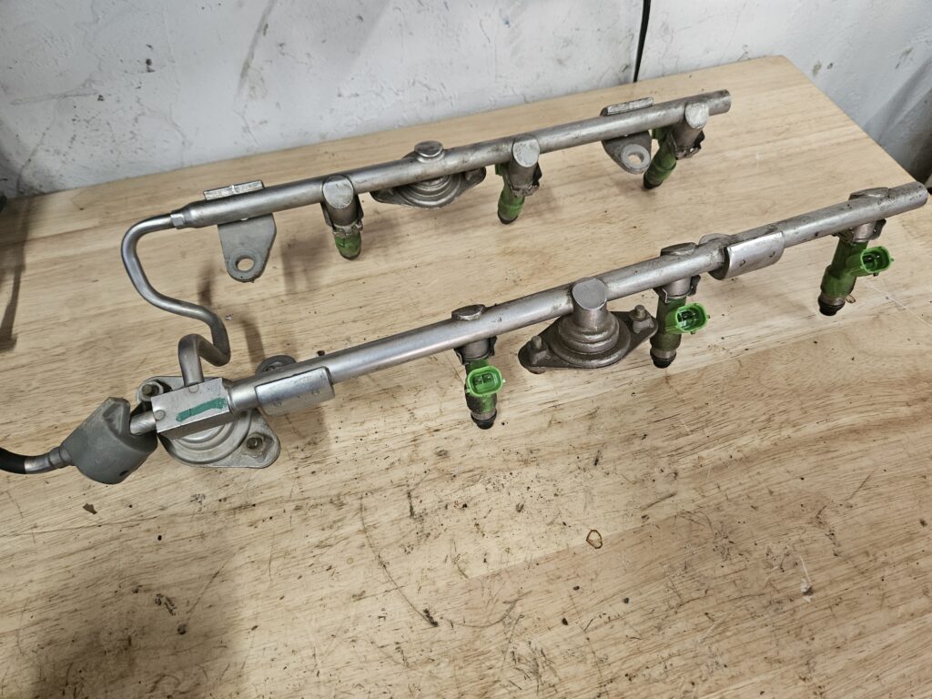 Nissan Altima 3.5 Fuel Rail with Injectors and Fuel Damper