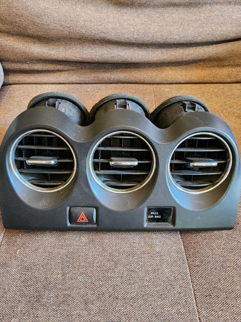 Air Vent - Nissan Altima 2007(68750-JA00A)
