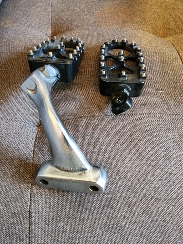 Harley-Davidson 2003 Sportster XL1200 Foot Rest, Left