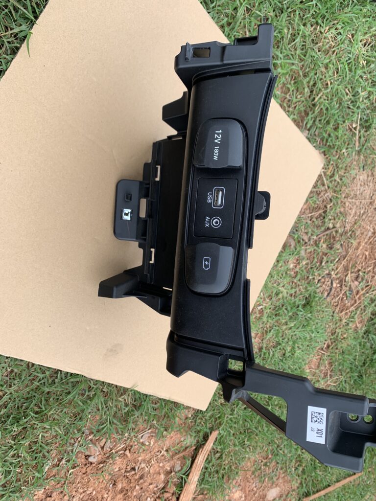 OEM Center Power Outlet USB AUX 12V Panel 84761-J3000-4X