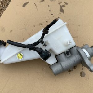 OEM Brake Master Cylinder Assembly 58510-J9200