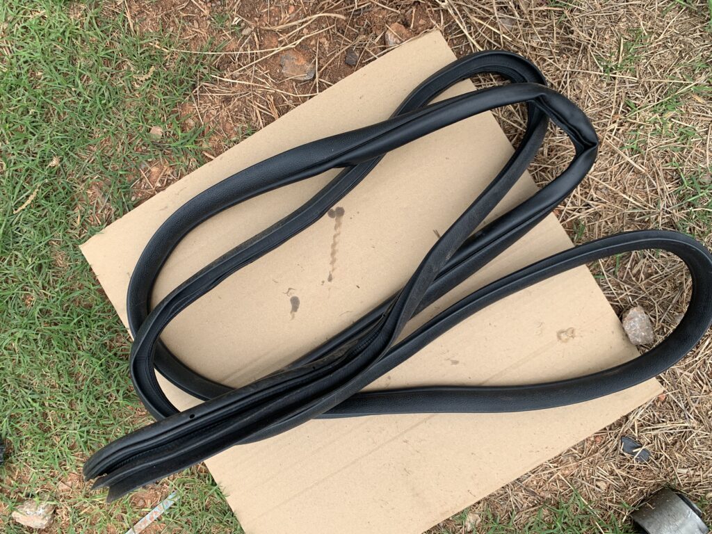 OEM Right Front Door Weatherstrip Seal HYUNDAI-6095